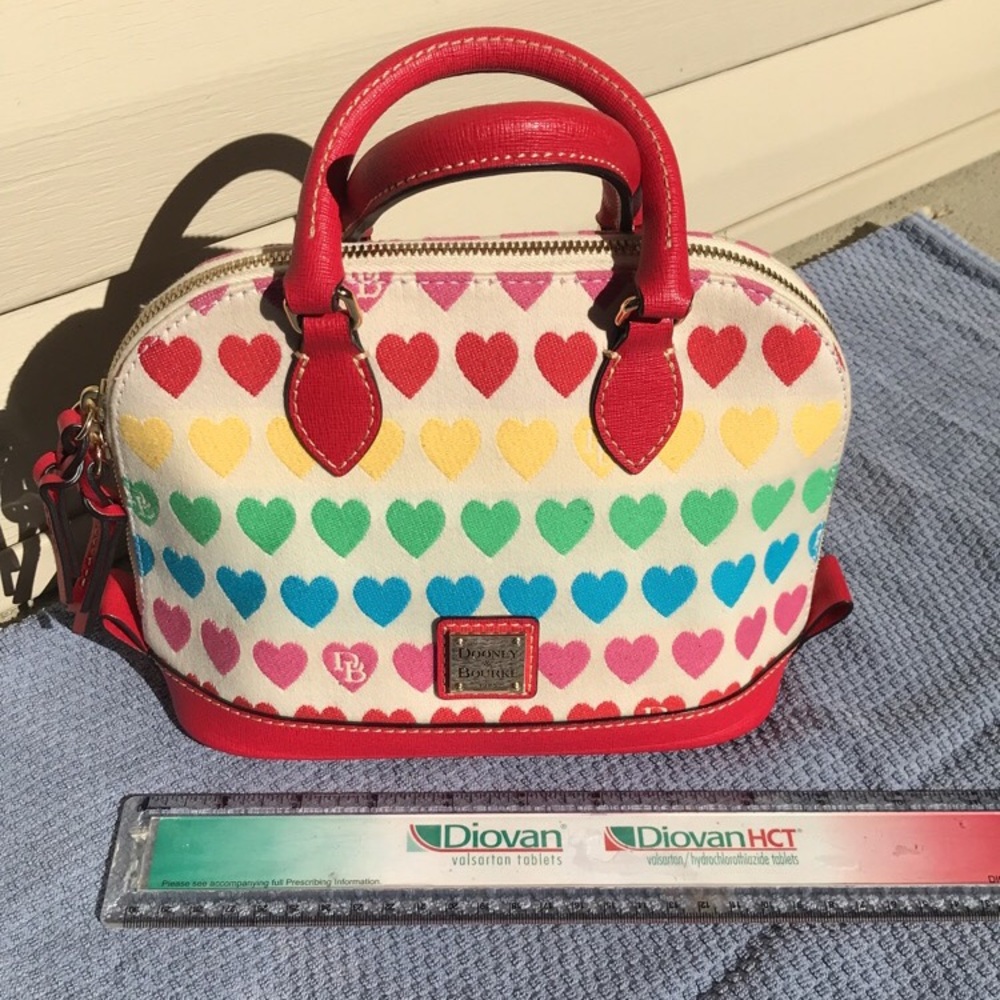 ❤️Dooney & Bourke heart satchel crossbody❤️